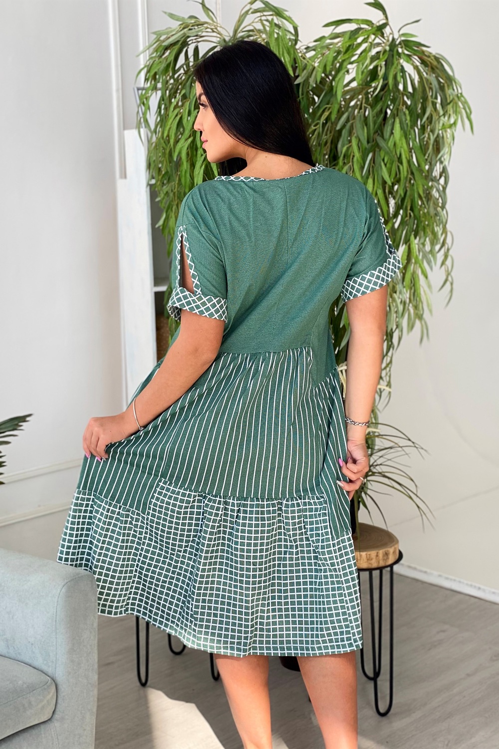 Фото товара 22802, зеленое свободное домашнее платье